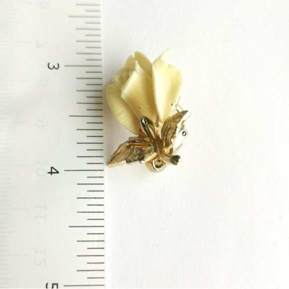 Vintage Boucher Mid Century Carved Rose earrings - Picture 6 of 8